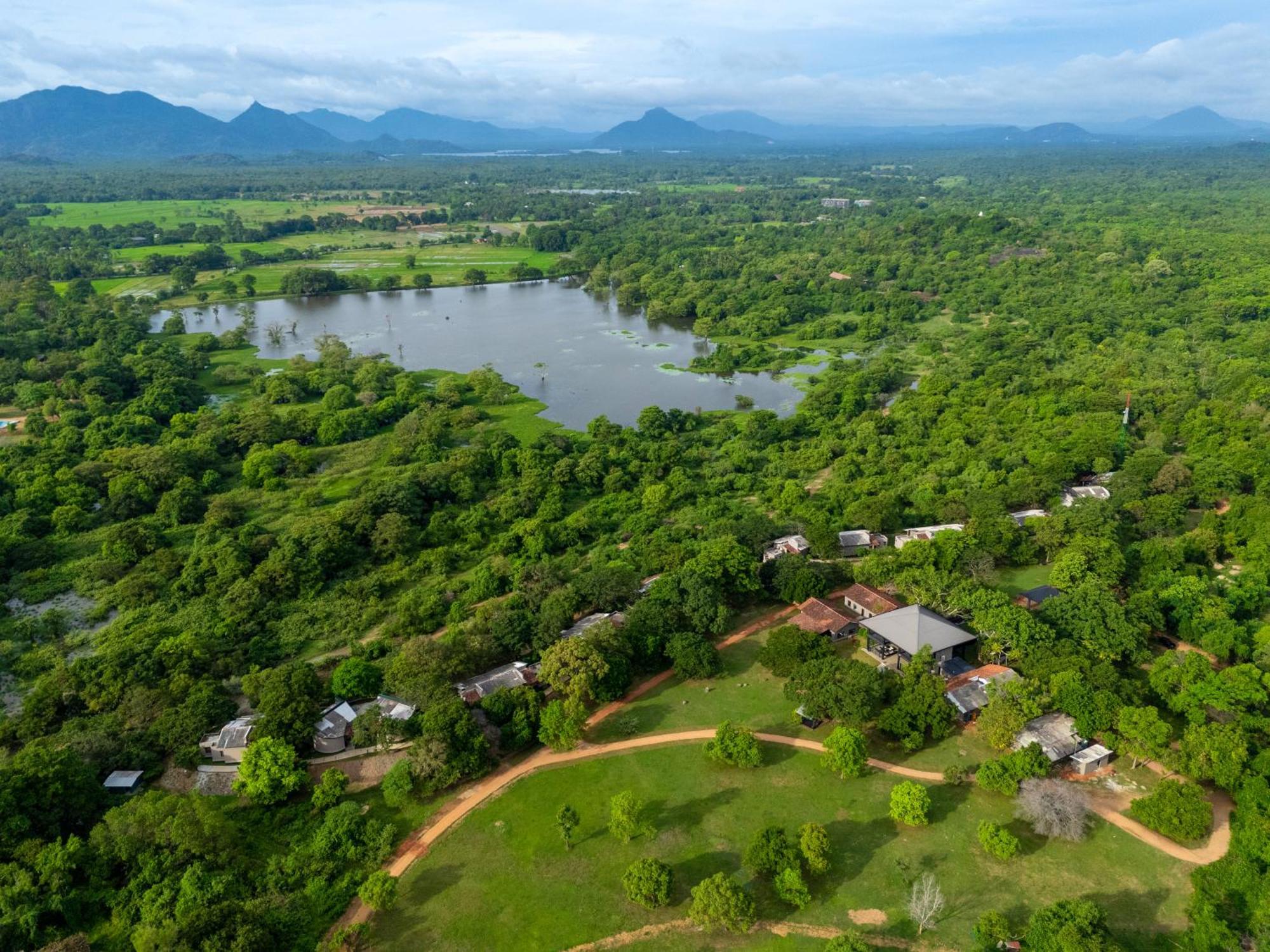 Ayugiri Ayurveda Wellness Resort Сігірія Екстер'єр фото