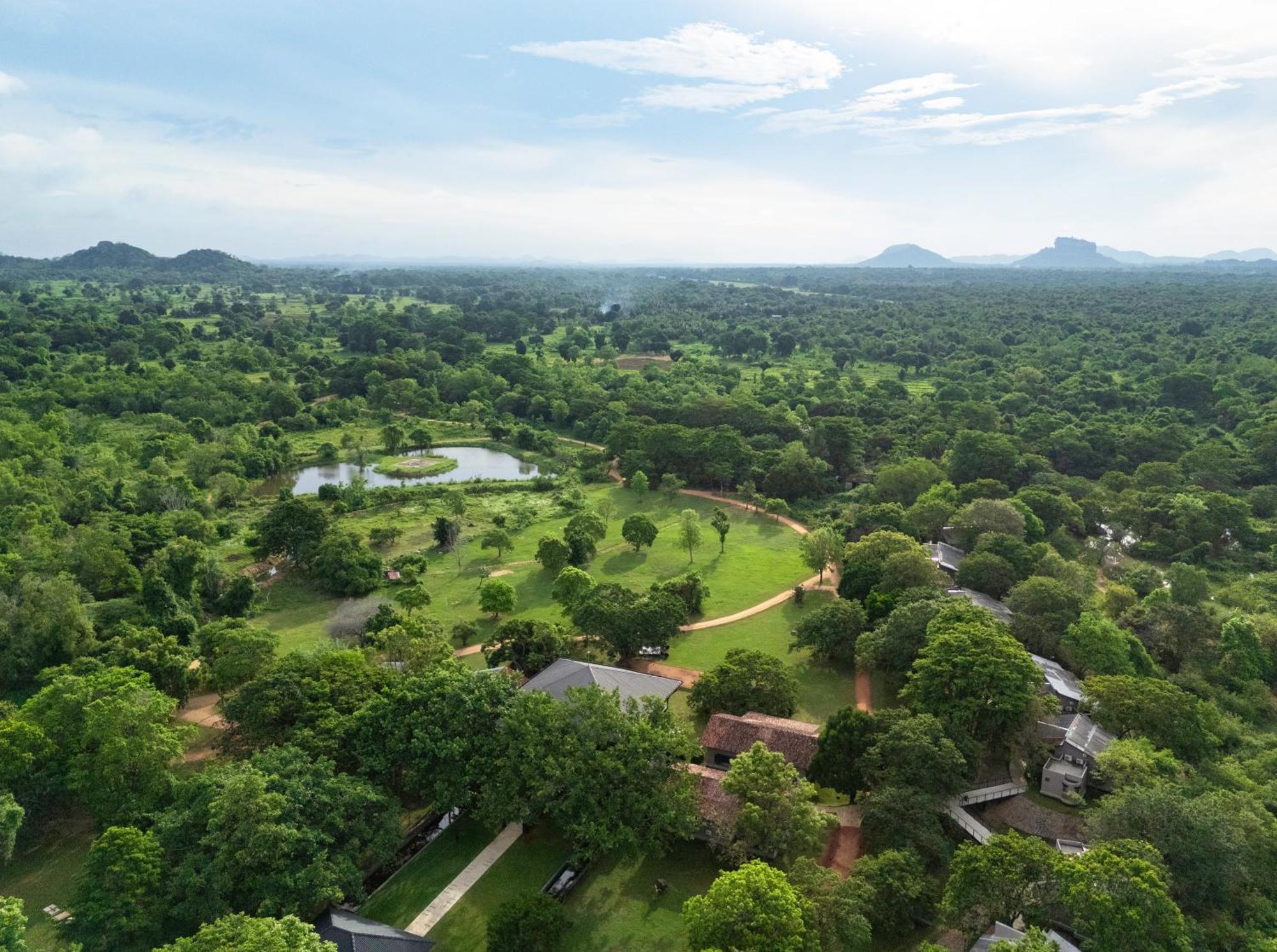 Ayugiri Ayurveda Wellness Resort Сігірія Екстер'єр фото